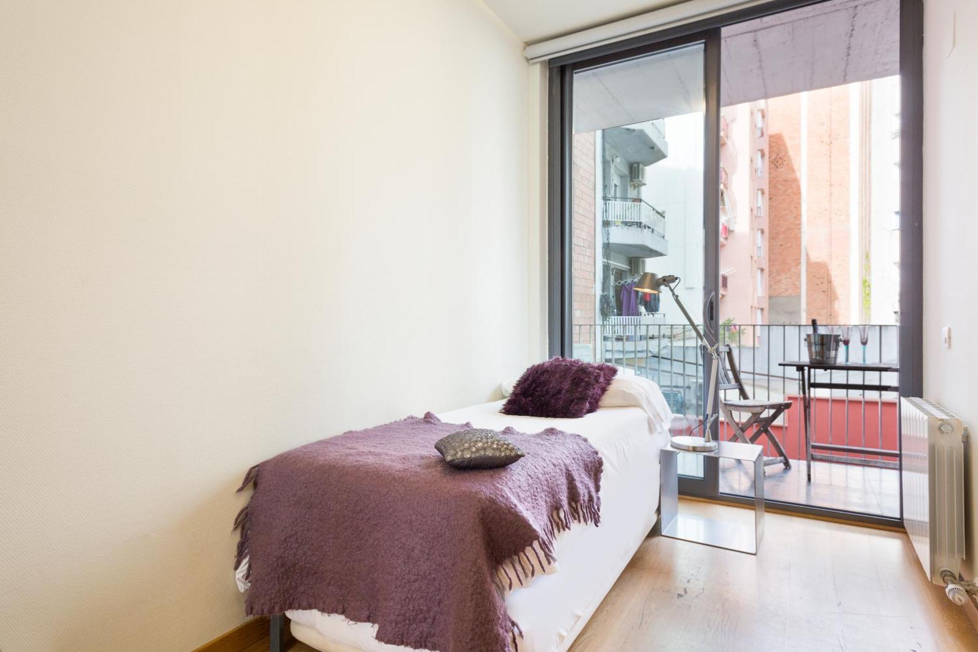 My Space Barcelona Pool City Center Room photo