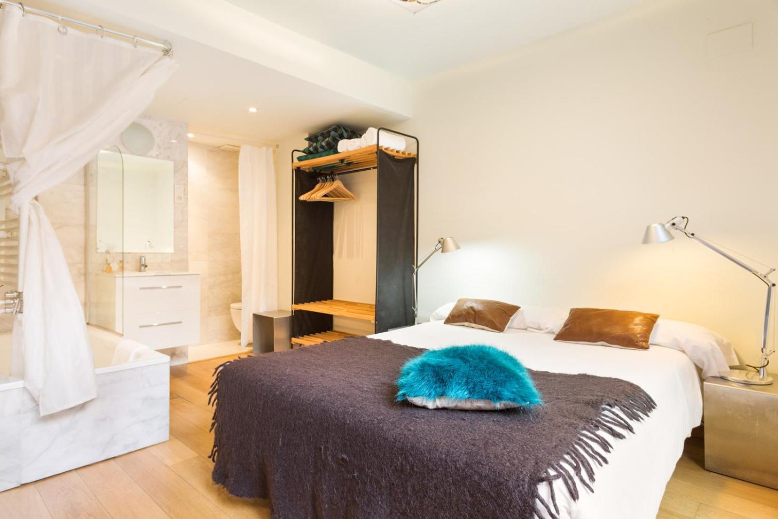 My Space Barcelona Pool City Center Room photo